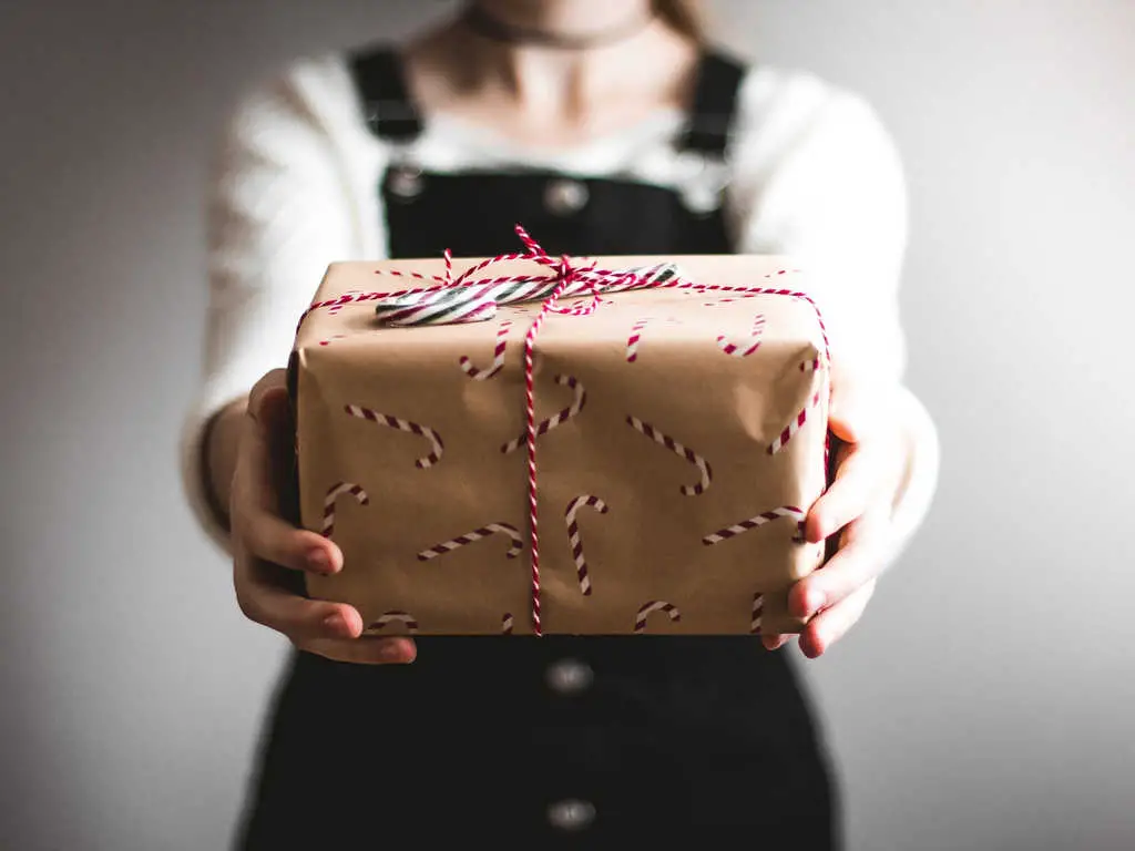 29 Thought Provoking Quotes about Giving and Receiving Gifts